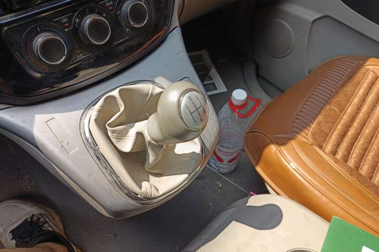 Used FORTHING Lingzhi 2017 V3 1.5L 5-Seater Special Offer Model
