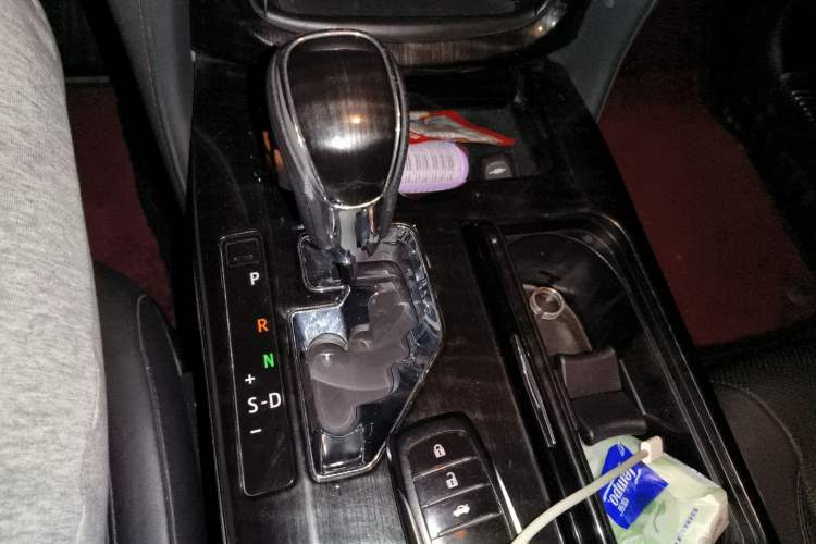 Used Toyota Crown 2015 2.0T Fashion Edition
