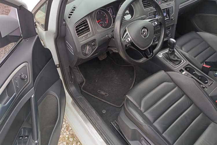 Used Volkswagen Golf 2016 230TSI Automatic Luxury Version Driver Seat