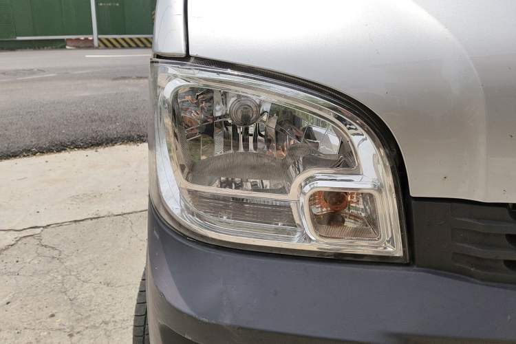 Used Wuling Zhiguang 2020 1.2L Practical Model China VI LSI Right Front Headlight