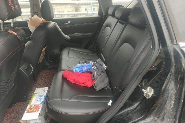 Used Haval H6 2016 Upgraded Model 1.5T Automatic Two-Wheel Drive Elite Version Left Rear Seat