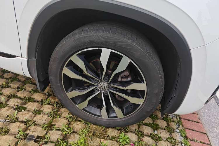 Used Volkswagen Tayron 2019 380TSI Four-Wheel Drive R-Line China VI-standard Right Front Wheel Hub