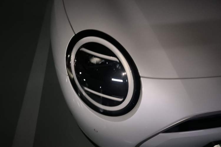 Used MINI Electric COOPER 2024 452km COOPER SE Artist Right Front Headlight
