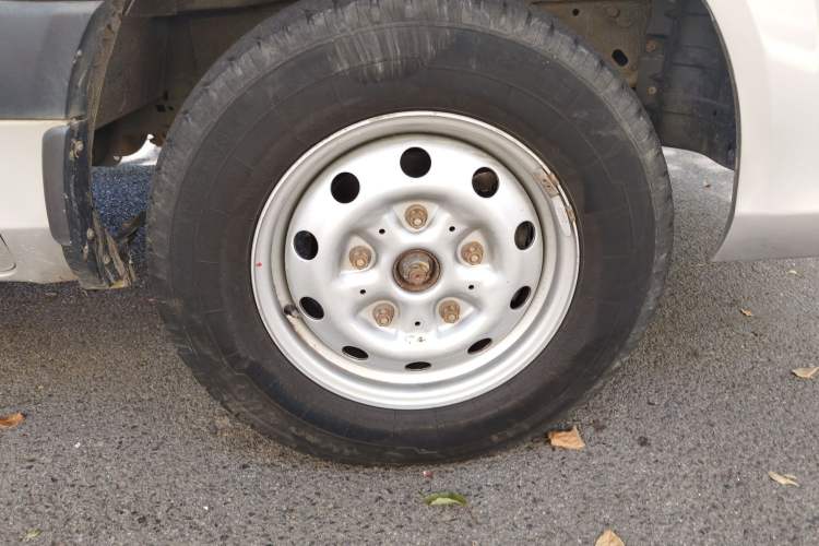 Used Foton Toano 2017 2.5T Restyled E Commercial Version Short Wheelbase 4J25TC3 Right Front Wheel Hub