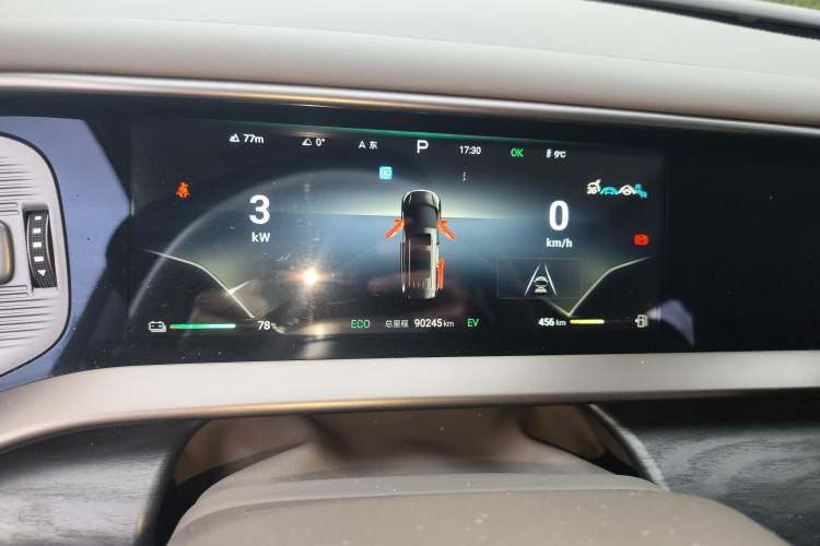 Used Denza D9 2022 DM-i 1040 Prestige Model