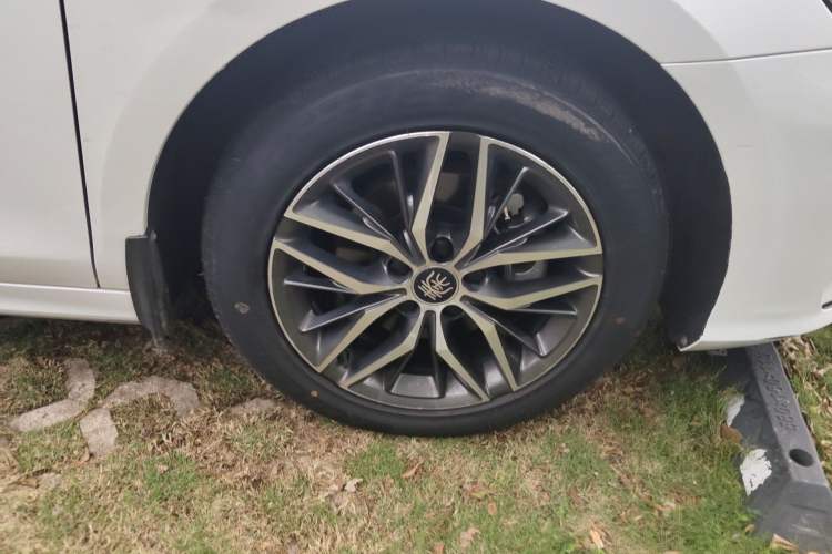 Used BYD Qin PLUS 2023 Champion Edition DM-i 120KM Excellence Model Right Front Wheel Hub