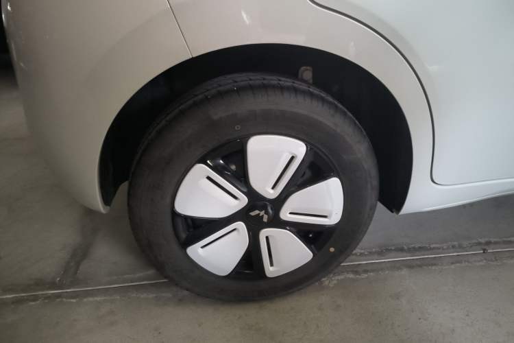 Used Wuling Hongguang MINIEV 2025 Four-Door Version Zhenxiang+ Edition Exterior 5