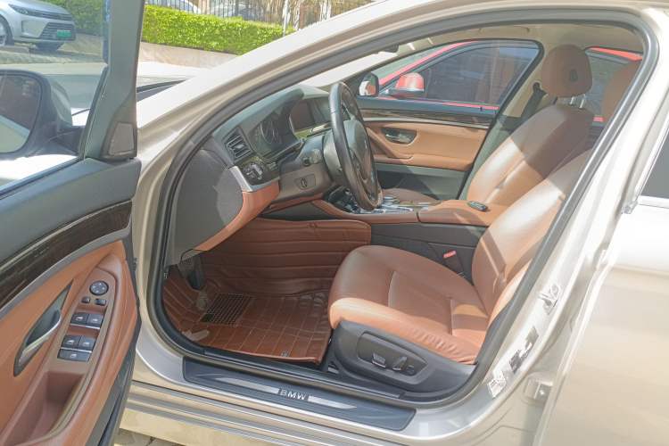 Used BMW 5 Series 2014 528Li Leading Model
