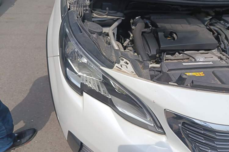 Used Peugeot 5008 2017 380THP 7-Seater Luxury Edition Right Front Headlight