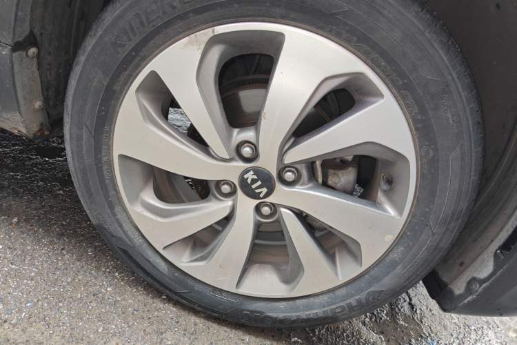 Used Kia KX Cross 2017 1.4L AT GLS Right Front Wheel Hub