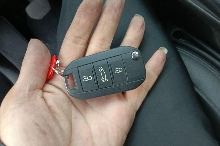 Used Peugeot 3008 2015 2.0L Automatic Trend Edition