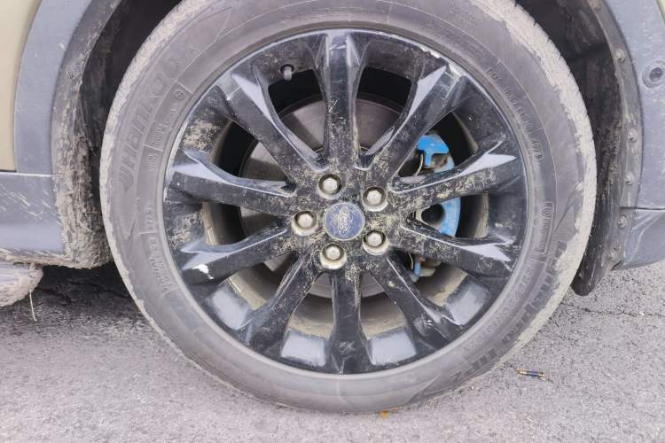 Used Ford Kuga 2013 2.0L GTDi Four-Wheel Drive Premium Model Right Front Wheel Hub