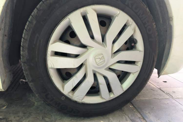 Used Honda Fit 2014 1.5L LX CVT Comfort Model Right Front Wheel Hub
