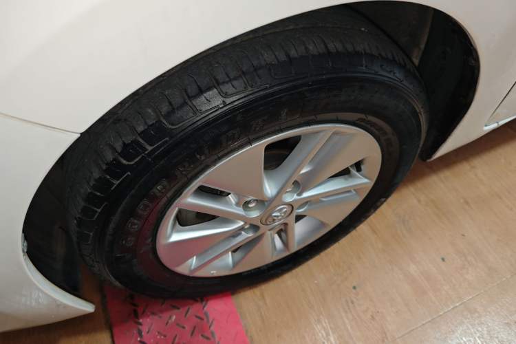 Used Toyota Corolla 2016 Dual-Engine 1.8L E-CVT Pioneer Edition Left Front Wheel Hub