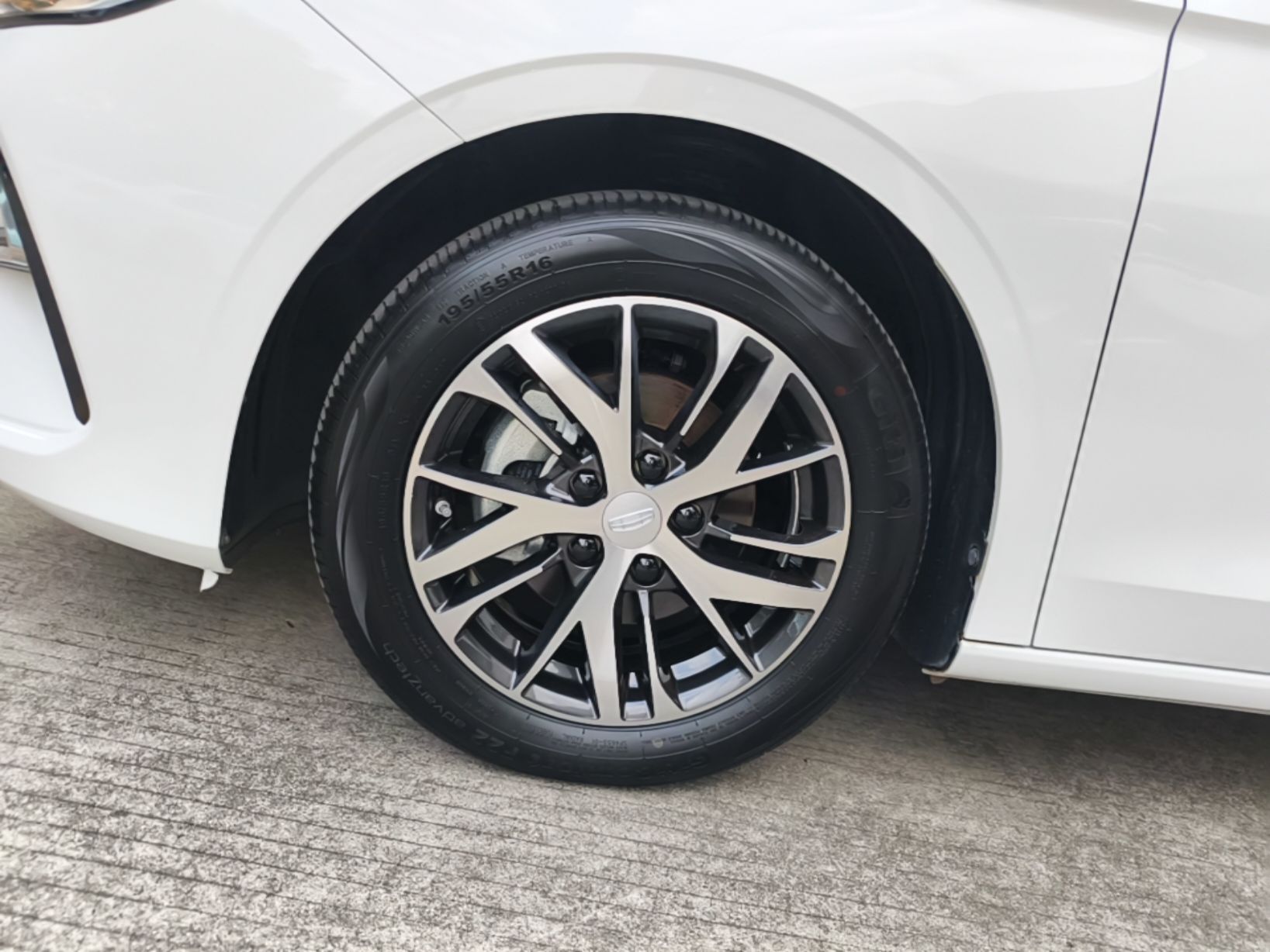 Geely Auto Emgrand 2025 4th Generation 1.5L CVT Longteng Edition — снимка 10