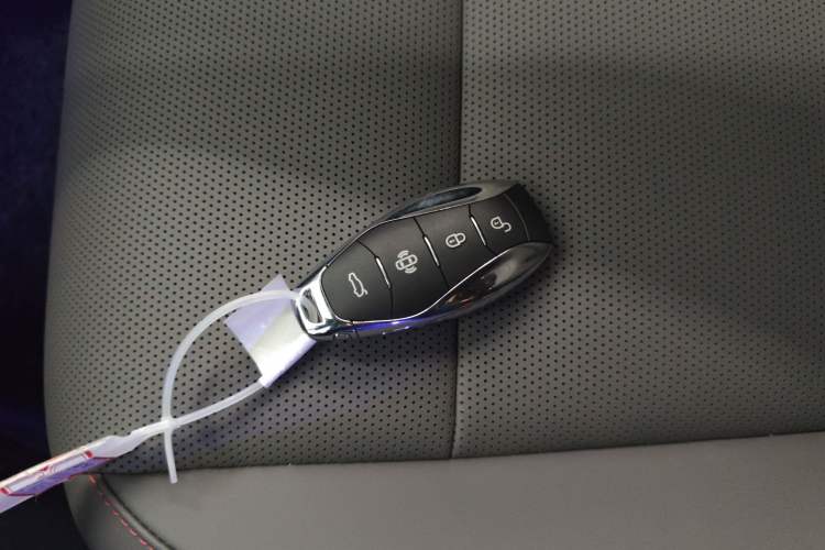 Used Hongqi EH7 2025 600 Smart Selection Edition
