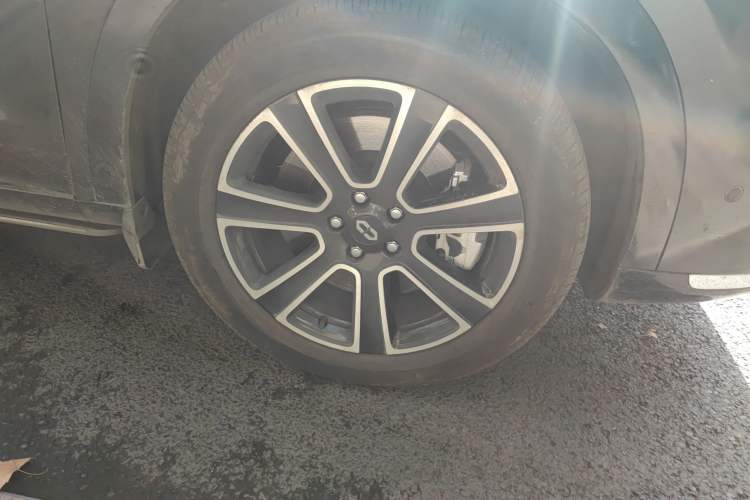 Used Hima AITO M7 2024 1.5T Intelligent Driving 4WD Max Edition 5 Seats Right Front Wheel Hub