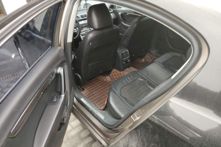 Used Volkswagen Magotan 2012 Facelift 2.0 TSI Prestige Model
