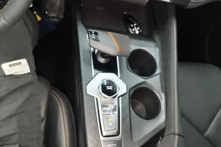 Used CHANGAN UNI-V 2022 1.5T Sport Edition Gear Lever
