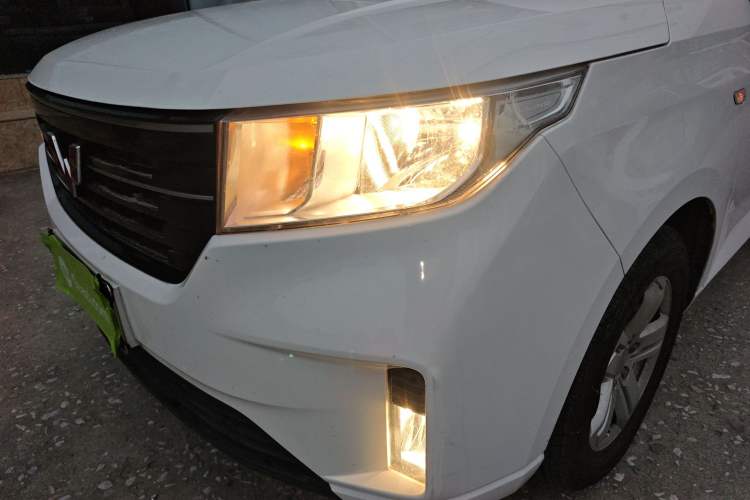 Used Wuling Hongguang PLUS 2020 1.5L Manual Comfort 7-Seater

