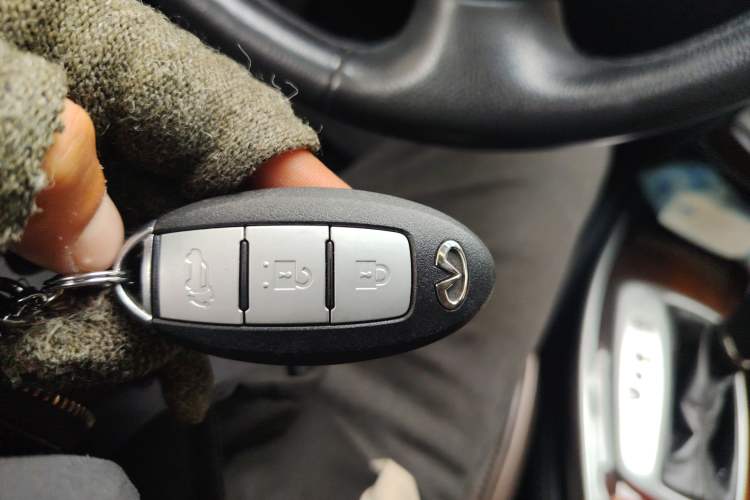 Used Infiniti QX60 2014 2.5 S/C Hybrid All-Wheel-Drive Versatile Edition
