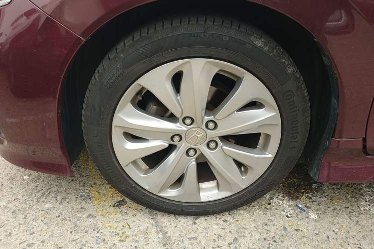 Used Honda Jade 2017 1.8L automatic Comfort version 5 seats Left Front Wheel Hub