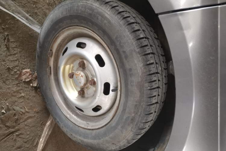 Used BAIC Weiwang 306 2011 1.3L base model 7 seats Right Front Wheel Hub