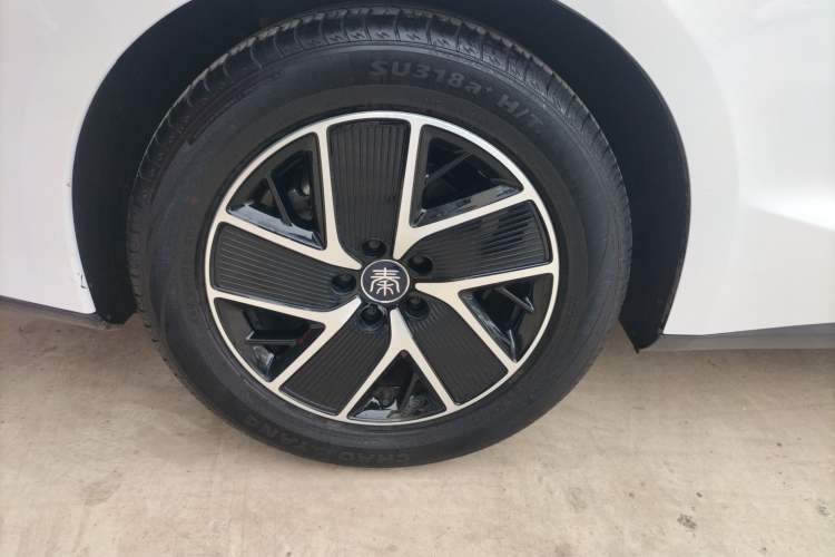 Used BYD Qin L 2025 DM-i Smart Drive 120KM Superior Model Right Rear Wheel Hub