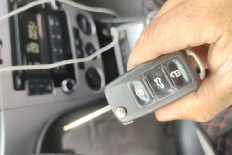 Used Volkswagen Lavida 2011 1.6L Manual - Premium Edition Vehicle Key