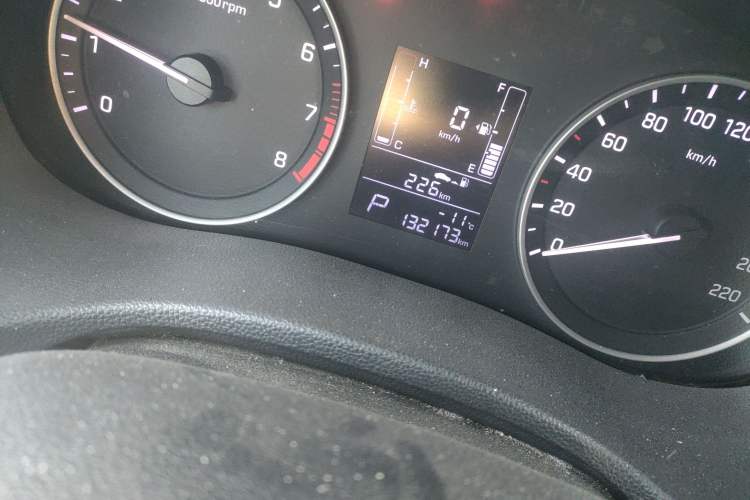 Used Hyundai ix25 2015 1.6L Automatic Two-Wheel Drive Smart GLS Trim Odometer Close Up