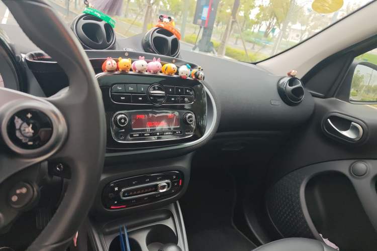 Used smart forfour 2016 1.0L 52 kW Passion Edition Audio And AC Panel