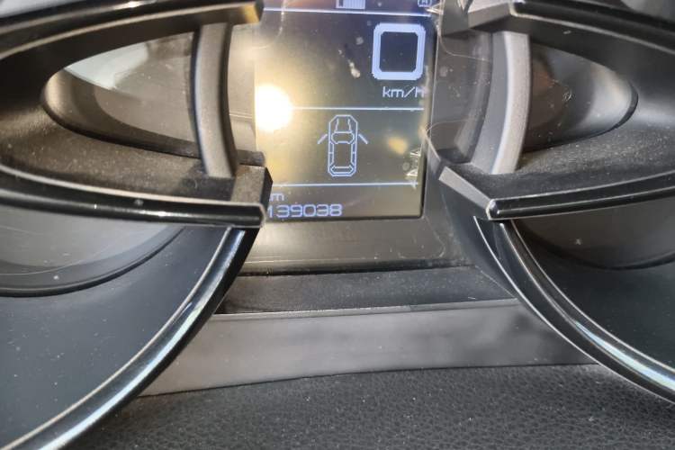 Used Dongfeng Aeolus AX7 2015 2.3L Automatic ZhiZun Version
