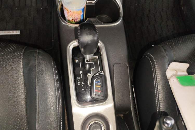 Used Mitsubishi Outlander 2014 2.4L 4x4 Deluxe Value Edition 5 Seats Gear Lever