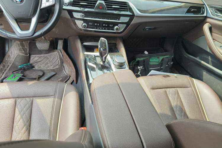 Used BMW 5 Series 2022 Second Facelift 525Li Luxury Package Gear Lever