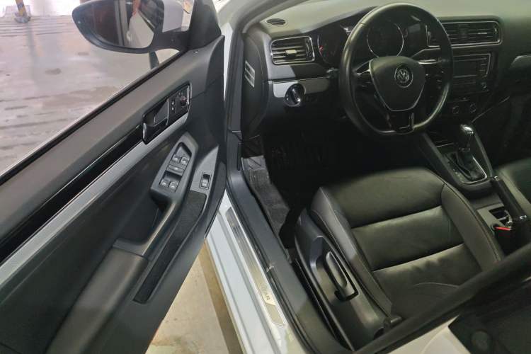 Used Volkswagen Sagitar 2016 230TSI 25th Anniversary Edition Driver Seat