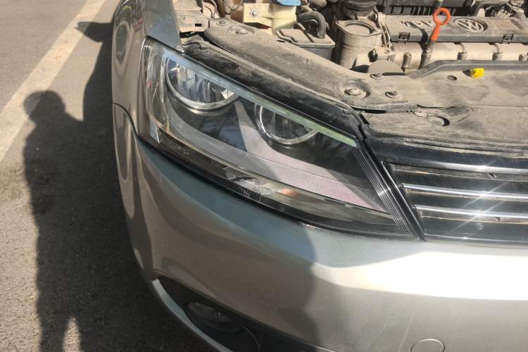 Used Volkswagen Sagitar 2014 1.6L Automatic Comfort Model Right Front Headlight