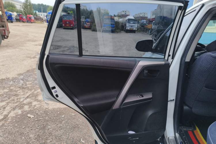 Used Toyota RAV4 2018 2.0L CVT Two-Wheel Drive Fashion X Edition