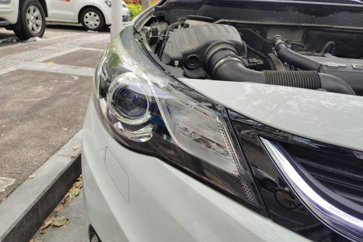 Used Chevrolet Malibu 2016 1.6T Automatic Luxury Edition Right Front Headlight