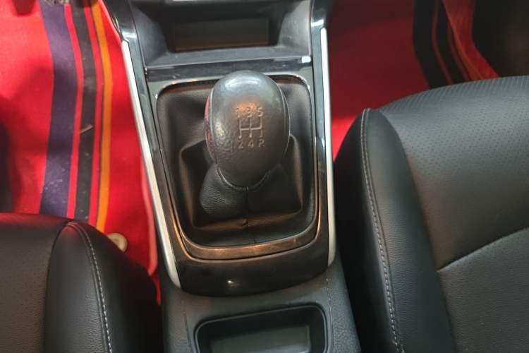 Used Nissan Sylphy 2019 Classic 1.6 XL Manual Luxury Edition Gear Lever