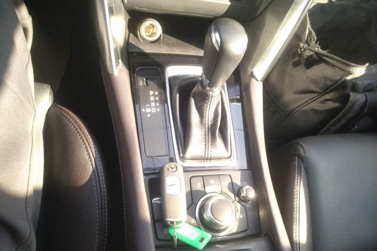 Used Mazda CX-4 2018 2.0L Automatic Two-Wheel Drive Blue Sky Premium Upgrade Version China V Standard