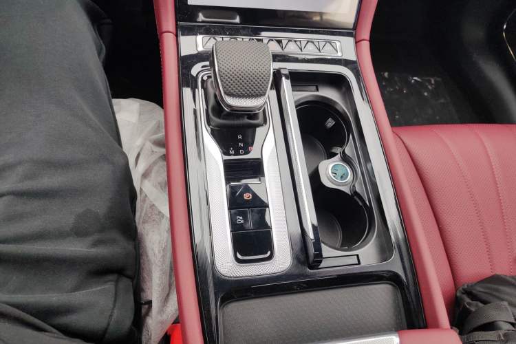 Used Hongqi H5 2025 Model 1.5T DCT Xuan Ying 2 Million Units Commemorative Edition