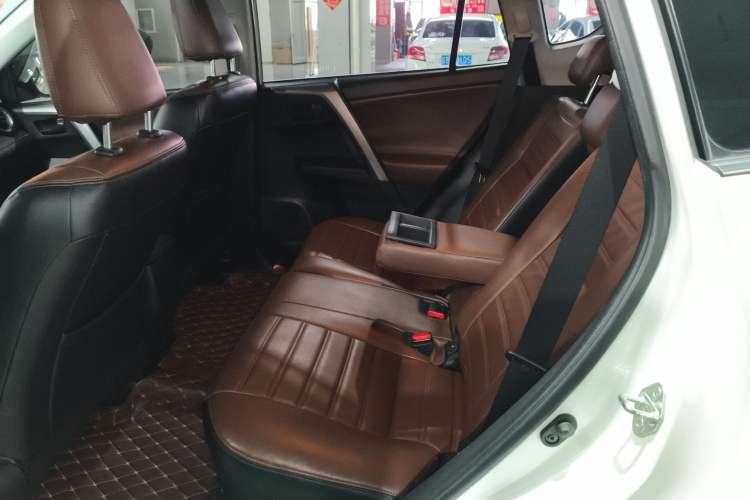 Used Toyota RAV4 2018 2.0L CVT Two-Wheel Drive Fashion X Edition