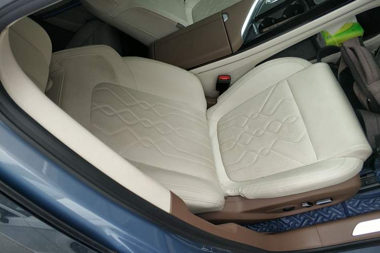 Used VOYAH FREE 2021 Four-Wheel Drive Standard Range-Extended Exclusive Luxury Package
