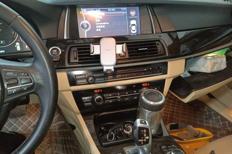 Used BMW 5 Series 2013 525Li Leading Model
