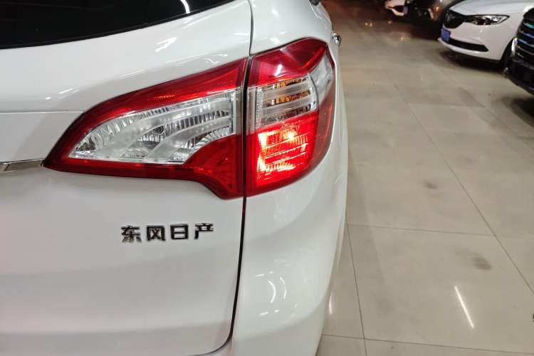 Used Venucia T70 2015 2.0L Manual RuiQu Version
