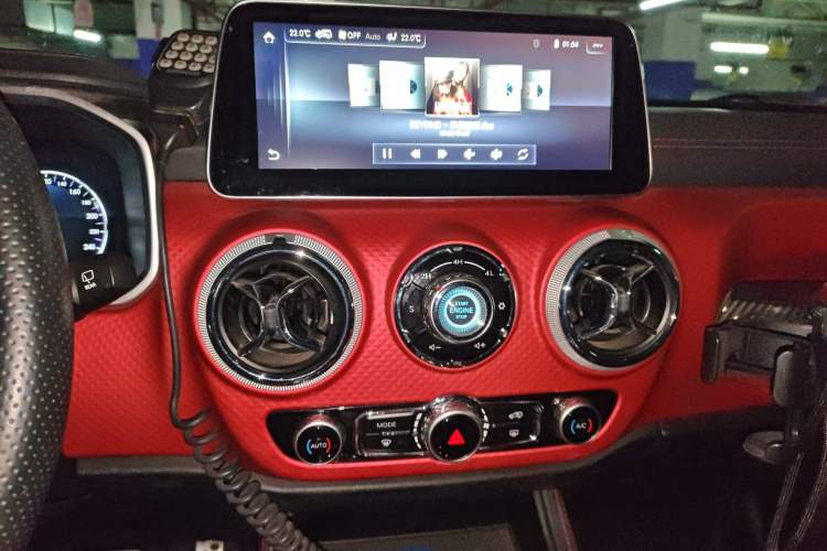 Used BAIC Off-Road BJ40 2019 2.0T Automatic Four-Wheel Drive Urban Hunter Edition Premium Model China V Emission Standard Audio And AC Panel