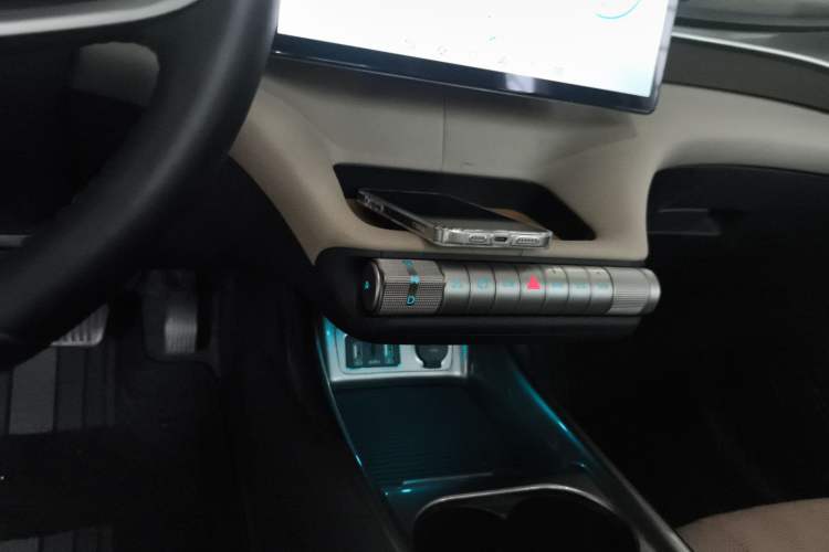 Used BYD Dolphin 2023 420 km Fashion Edition Gear Lever