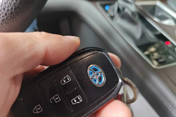 Used Toyota Granvia 2023 2.5L Hybrid Comfort Edition Vehicle Key