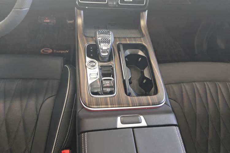 Used GAC Trumpchi GS8 2022 Flagship Series 2.0 TGDI Four-Wheel Drive Luxury Smart Connectivity Version (7 Seats)