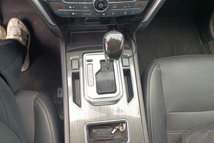 Used Venucia T90 2017 2.0L CVT Smart Edition Gear Lever